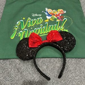 Mine mouse sequin ears and Disney holiday green tote